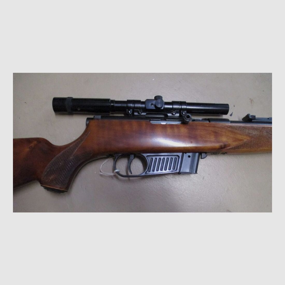 Zelfladende geweer .22lr Voere Oostenrijk met richtkijker Automaat