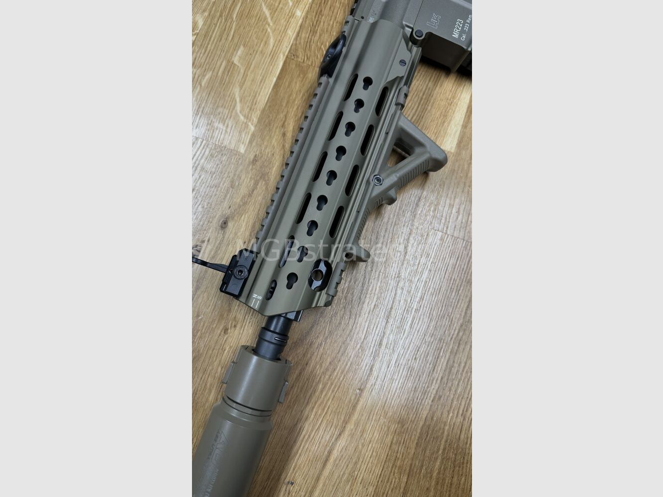 Heckler & Koch MR223 A3 Slim-Line 11" canon - carabine semi-automatique .223Rem incluant le silencieux ASE UTRA Dual 556-Short-QM2 Gen2 Cerakote FDE - version civile HK416 / G95K / G38 / avec améliorations