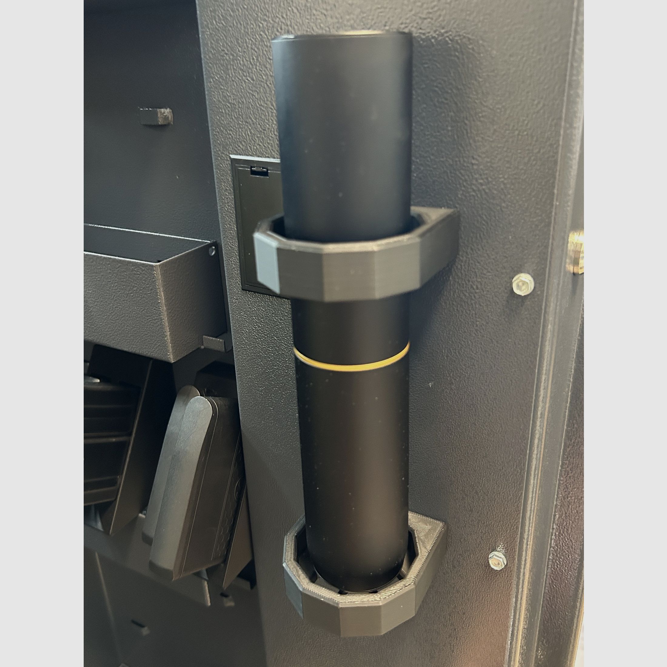Magnetischer Schalldämpfer Halter flexibel bis Ø 56mm | Waffenschrank Schalldämpferhalterung 