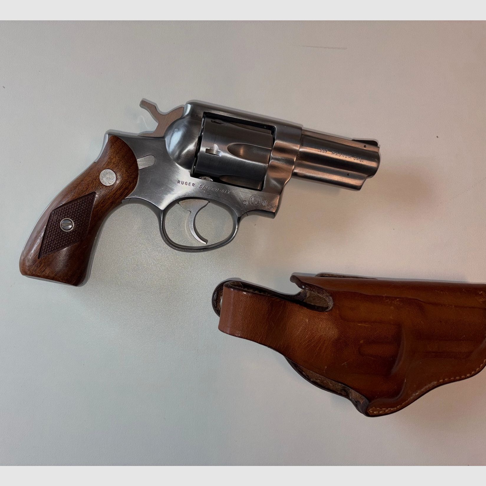 Revolver Ruger Speed-Six, Cal..357 Mag. incl. fondina in pelle