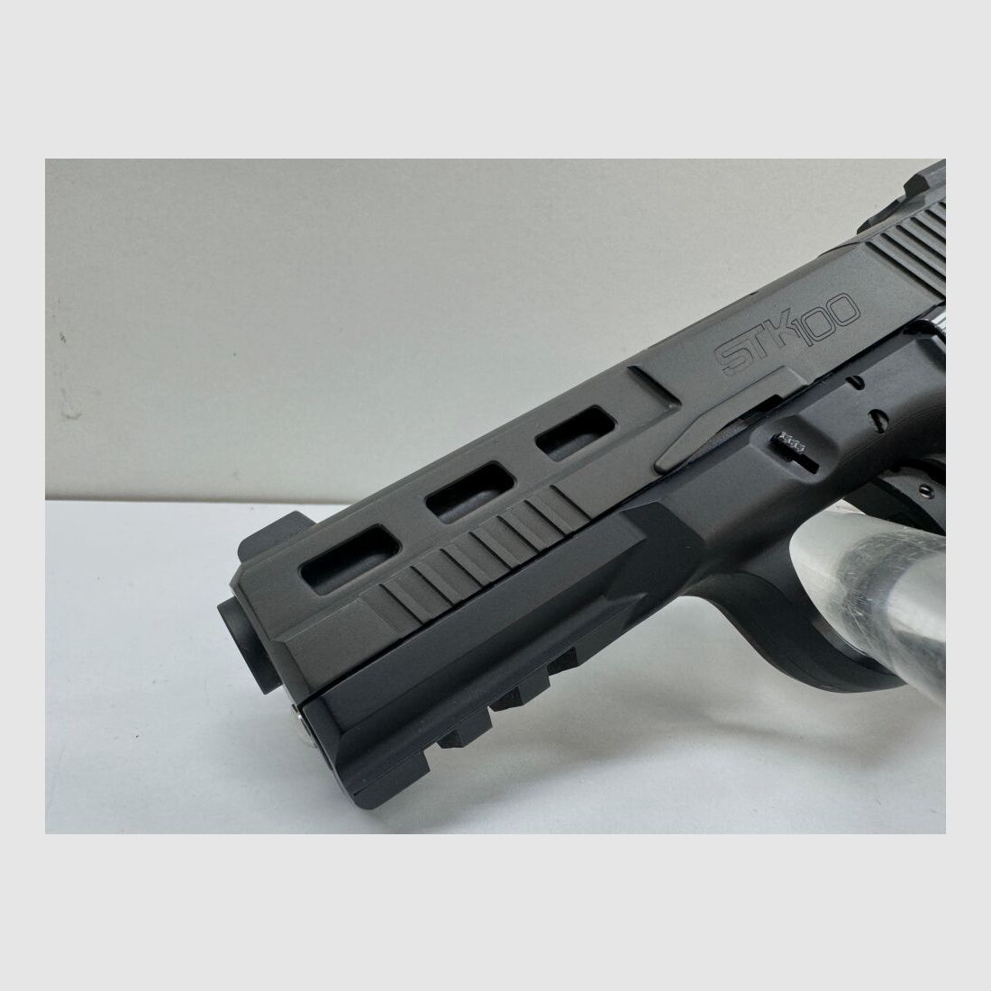 Armscor STK100 -Wapens Friedrichs