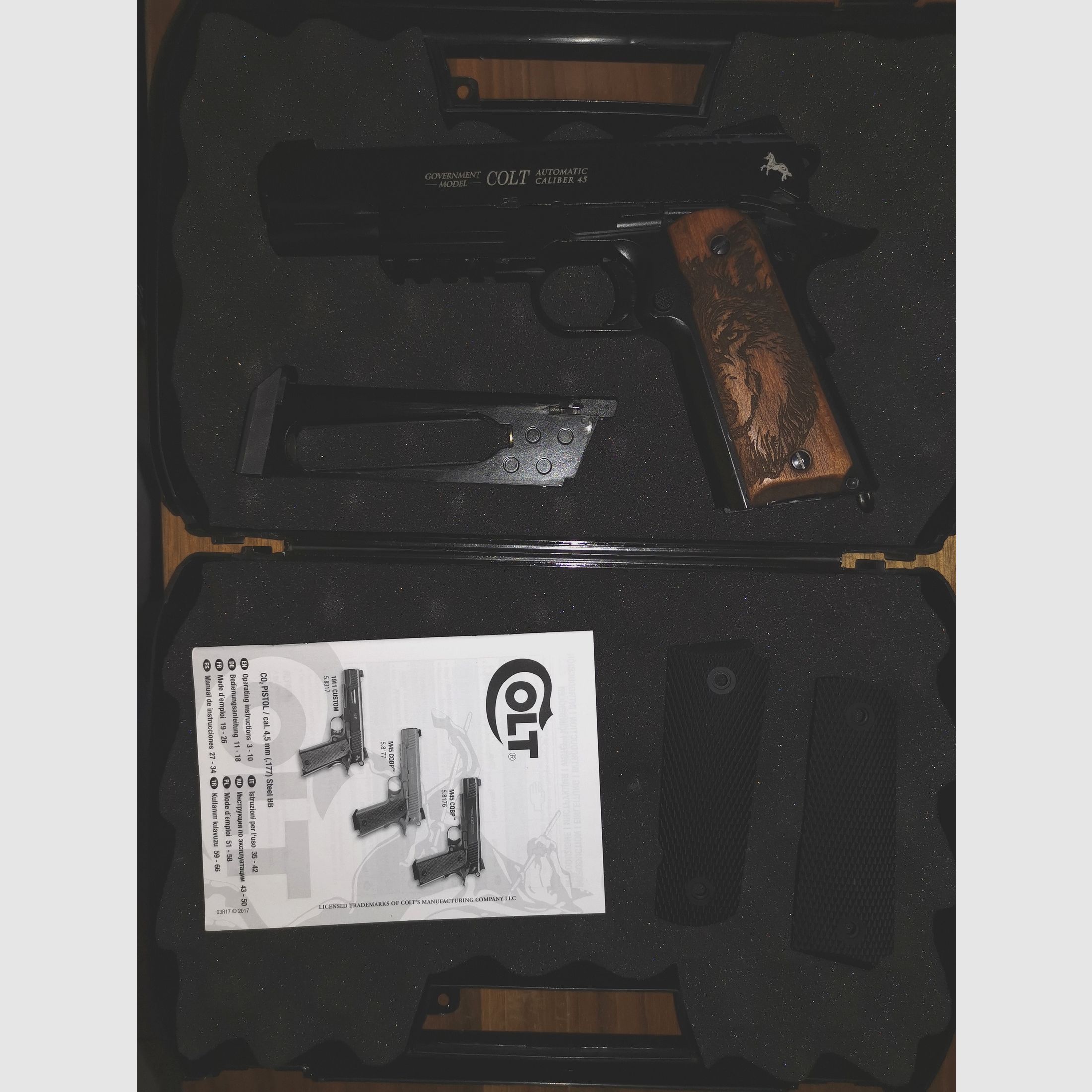 Colt Government M45 mit handgefertigtem Holzgriff Co2 4,5mm Blow Back
