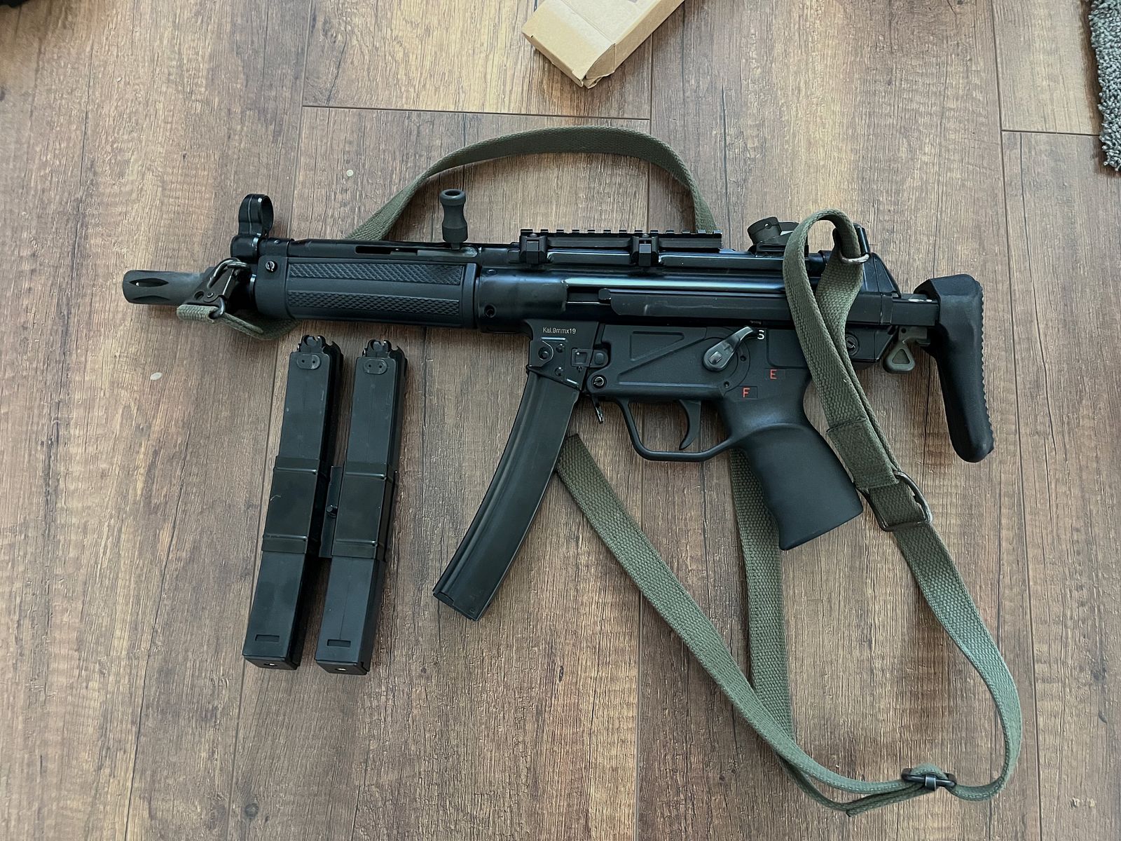 VFC MP5 GBB Airsoft + magazine and accessories