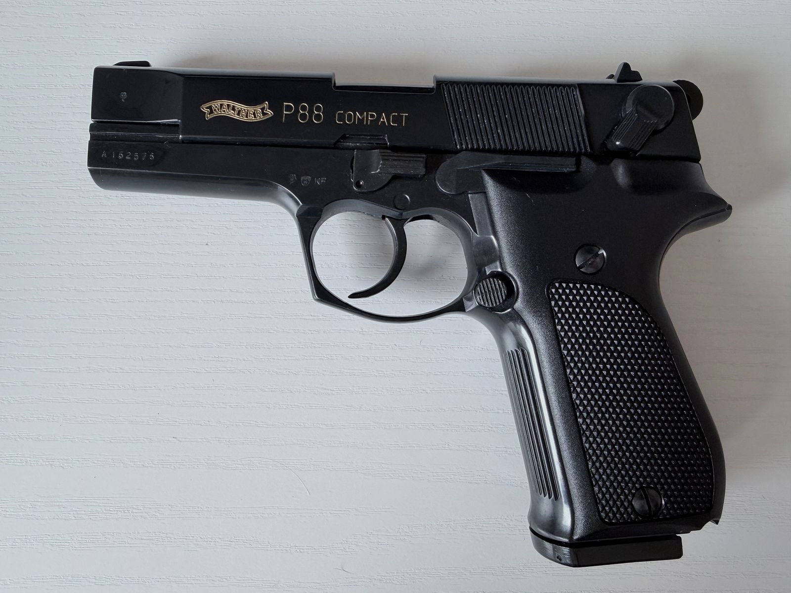 Walther P88 Compact mit 4 Magazinen und Verschlussbecher in originalem Koffer