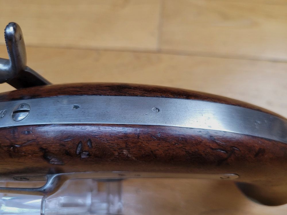 Wspaniały i bardzo rzadki pistolet marynarski model 1849 – Broń z sierpnia 1851 – Krajowa Wytwórnia w Châtellerault – Wszystkie stempelki czytelne i jednorodne – Czytelny stempel drewniany – Stan znakomity – Prawie muzealny eksponat!, zdjęcie 9 z 24
