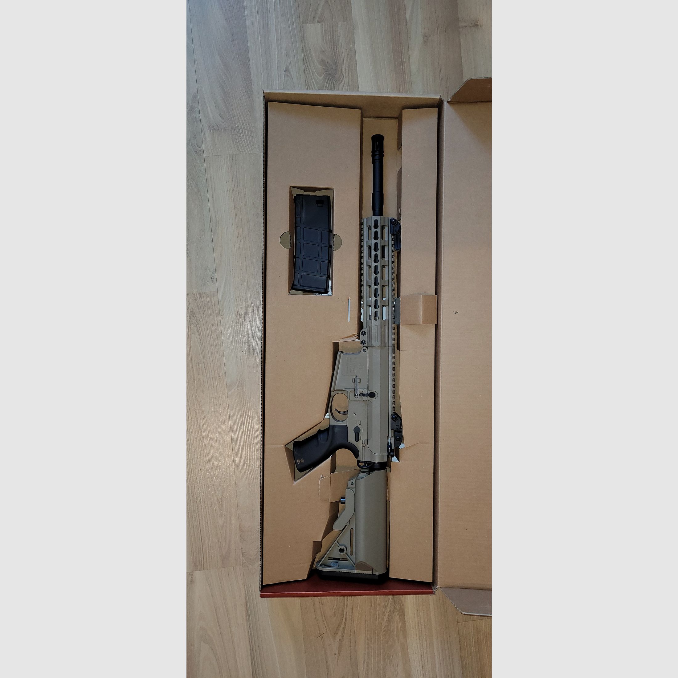 Tippmann Tactical Commando M4 S-AEG 6mm BB Tan