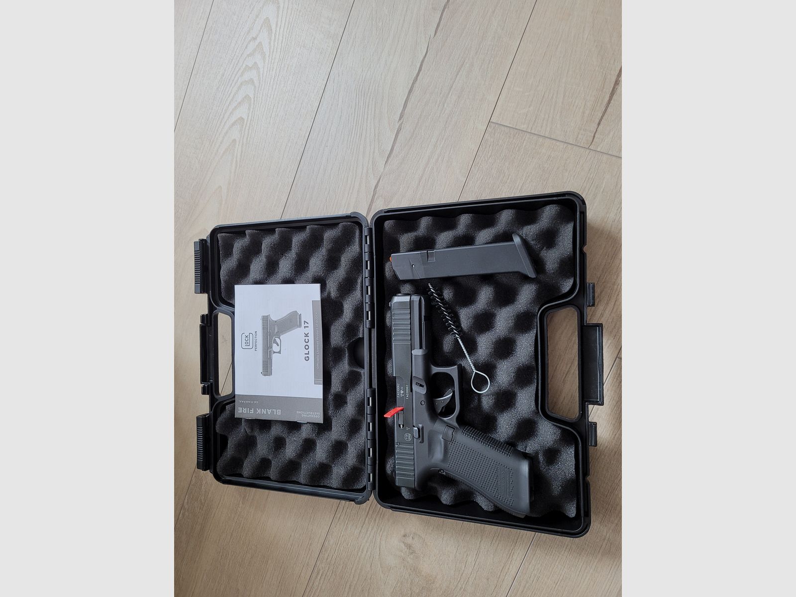 Glock 17 Gen5 Schreckschuss Pistole 9mm P.A.K.schwarz