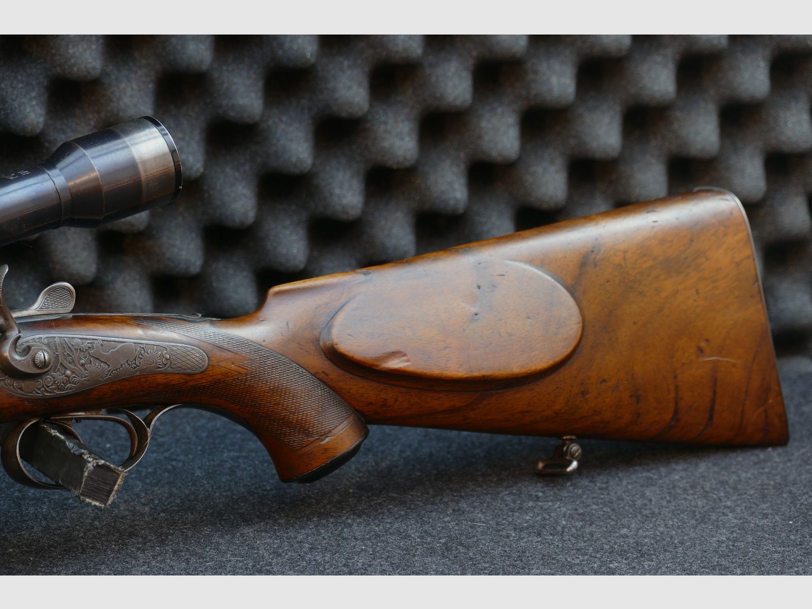 Hahnbüchsflinte aus Ferlach, Kal. 8×57 R‑360 / 16/65, Zielfernrohr Kahles Wien H/4×, Leder‑Passkoffer, Matrizen, Hülsen und Geschosse (173)