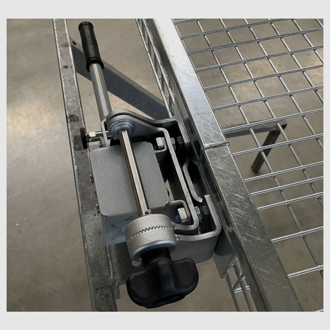 Hochklappvorrichtung lose inkl. Schrauben