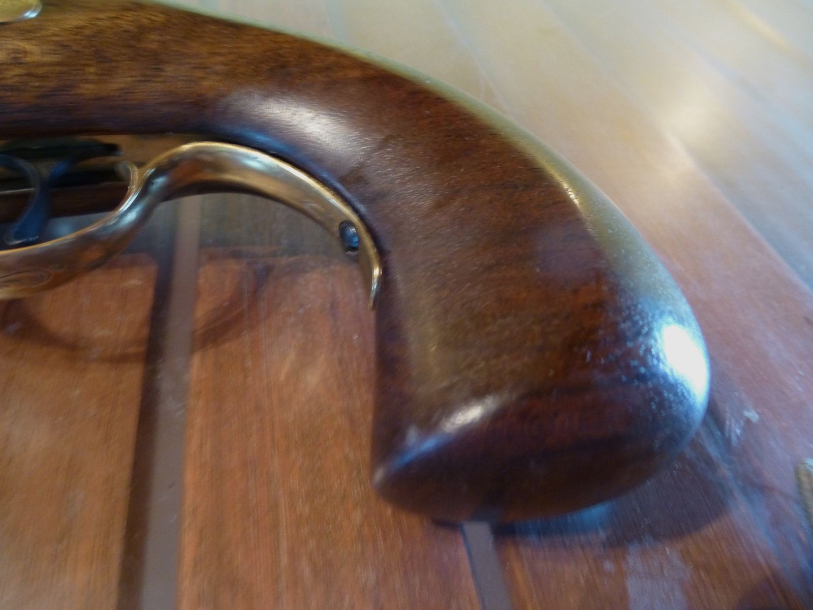 Pistolet à percussion Bounty de Petersoli