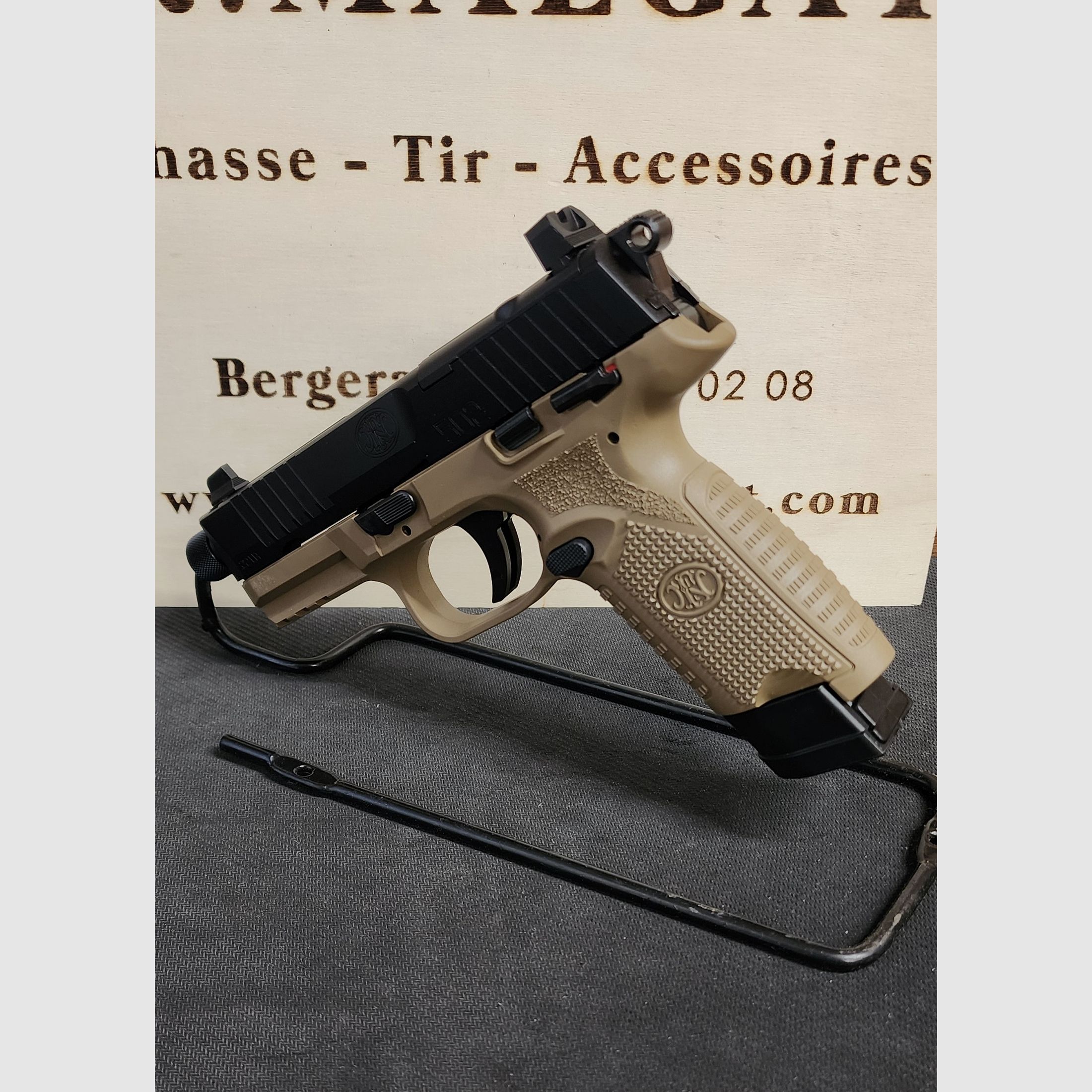 FN HERSTAL 502 Tactical Bi-Tone Schwarz/FDE Kal.22Lr (auf Lager), Bild 2 von 8