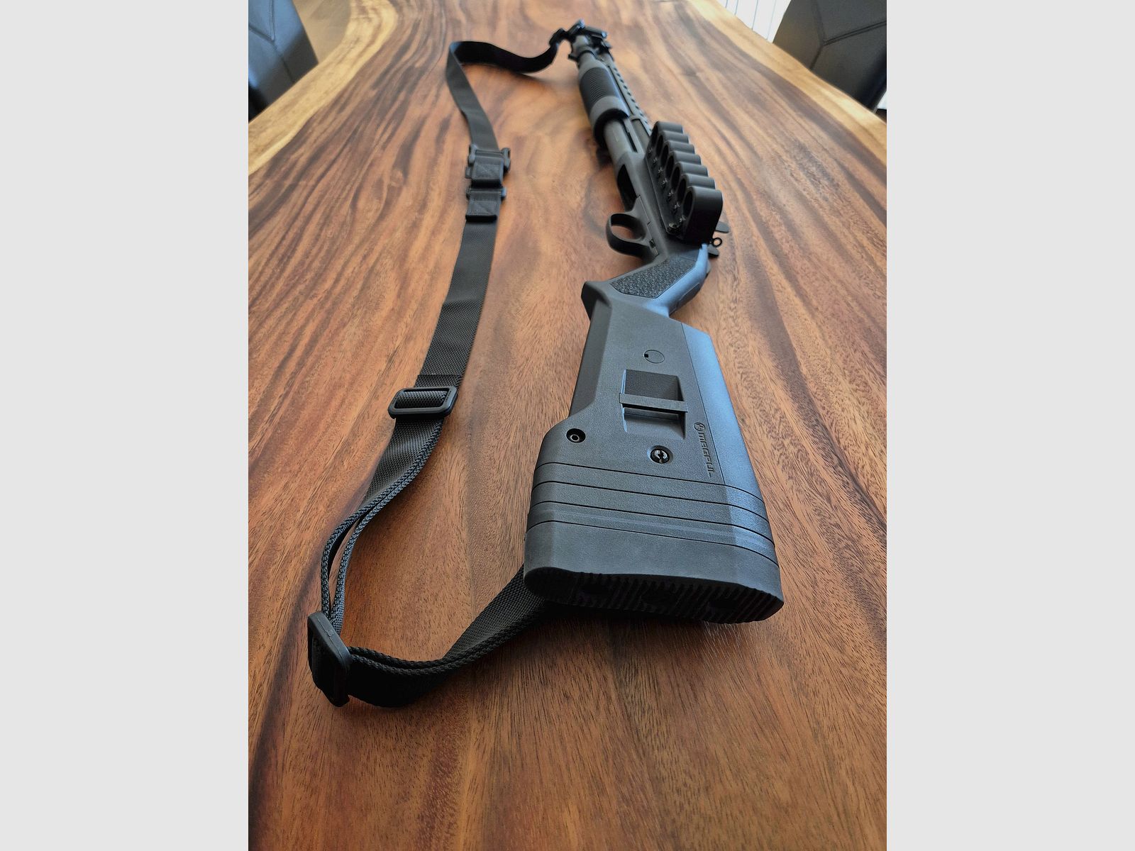 Mossberg M590A1 Ghost Ring Tactical 12/76 Mag. inkl. Magpul Schaft/Sling, Patronenhalter und Laufhitzeschild – Neu und unbenutzt