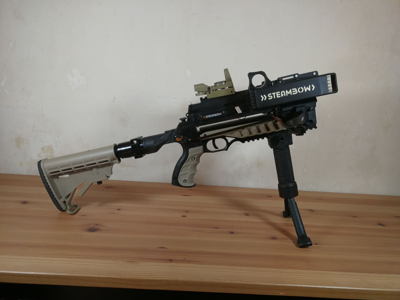 STEAMBOW AR-6 STINGER 2 MIT VIEL ZUBEHÖR, RED DOT,  SAND COLOR KIT, ZWEIBEIN, KLAPPSCHAFT.