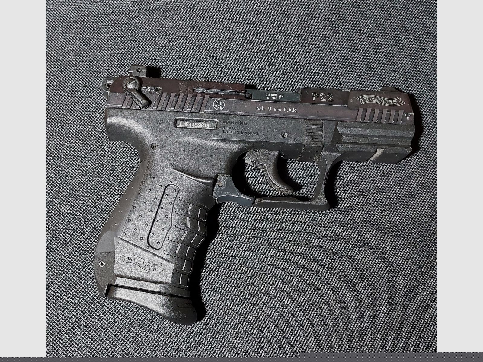 Walther P22 (P 22 Classic) Schreckschuss Pistole 9mm P.A.K. schwarz (PTB 778) mit neuem Normani Holster