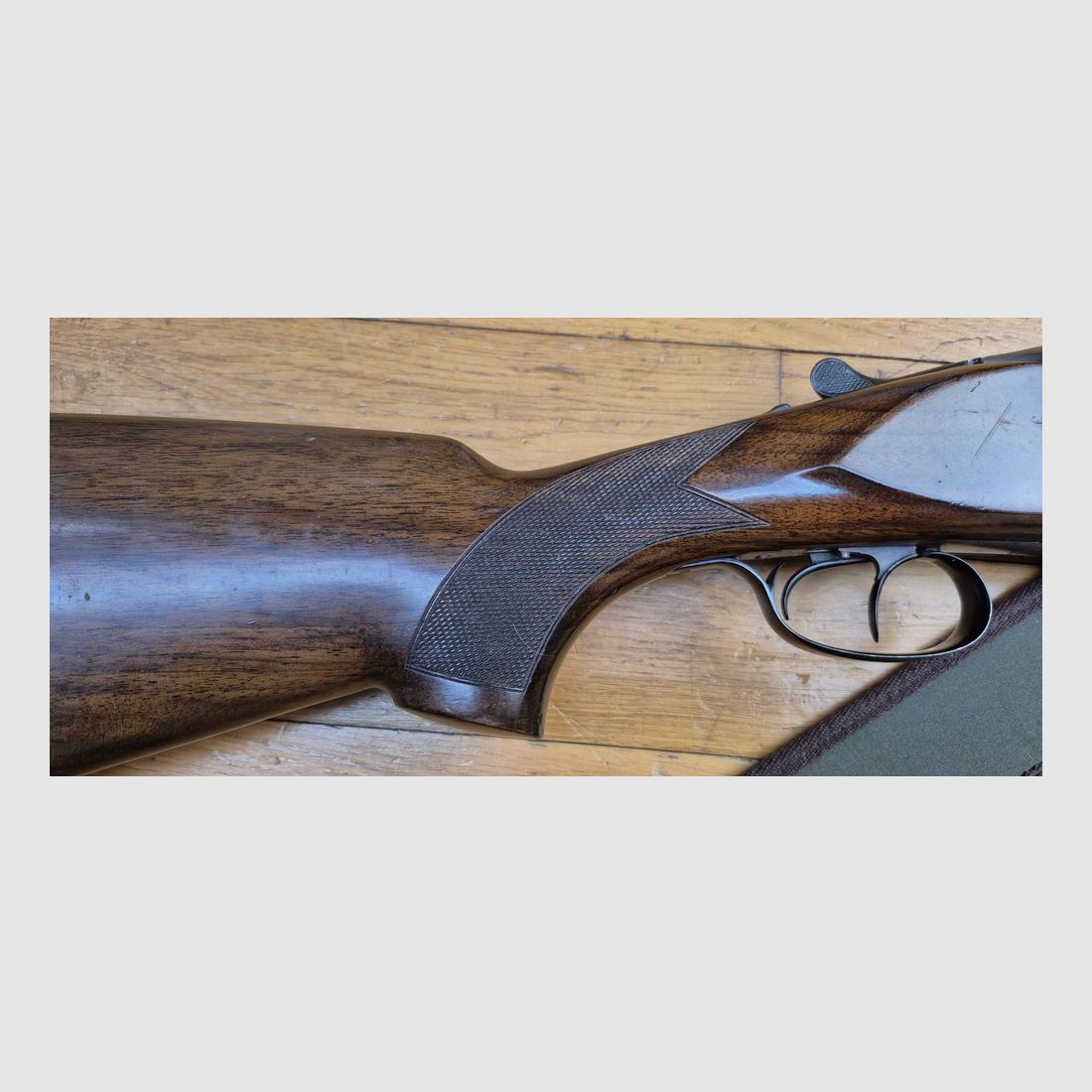 Sehr schönes Mixte-Gewehr von ANTONIO ZOLI — Kal. 12/70 und 7x65R gezogener Lauf — Waffen der Delfino-Serie, geprüft 1974 — Ein Haus, das bis zur Renaissance zurückreicht – Schöner ästhetischer Zustand – Ausgezeichneter mechanischer Zustand – Spiegelkanonen – TBE, Bild 4 von 43