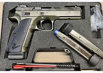 CZ Uhersky Brod Shadow 2 - MODÈLE SPÉCIAL - Camouflage / Olive