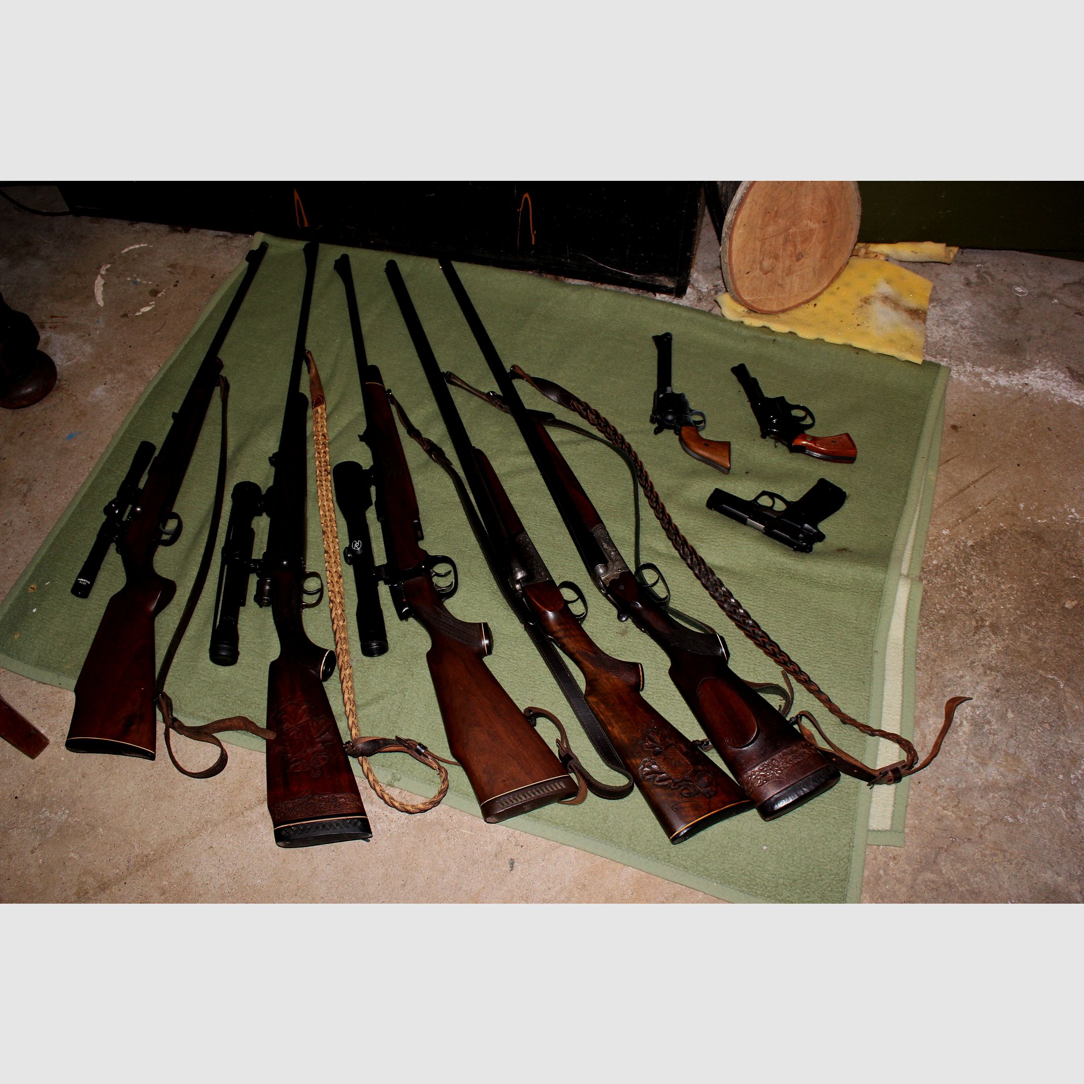 8 geregistreerde wapens met accessoires - wegens stopzetting van de jacht