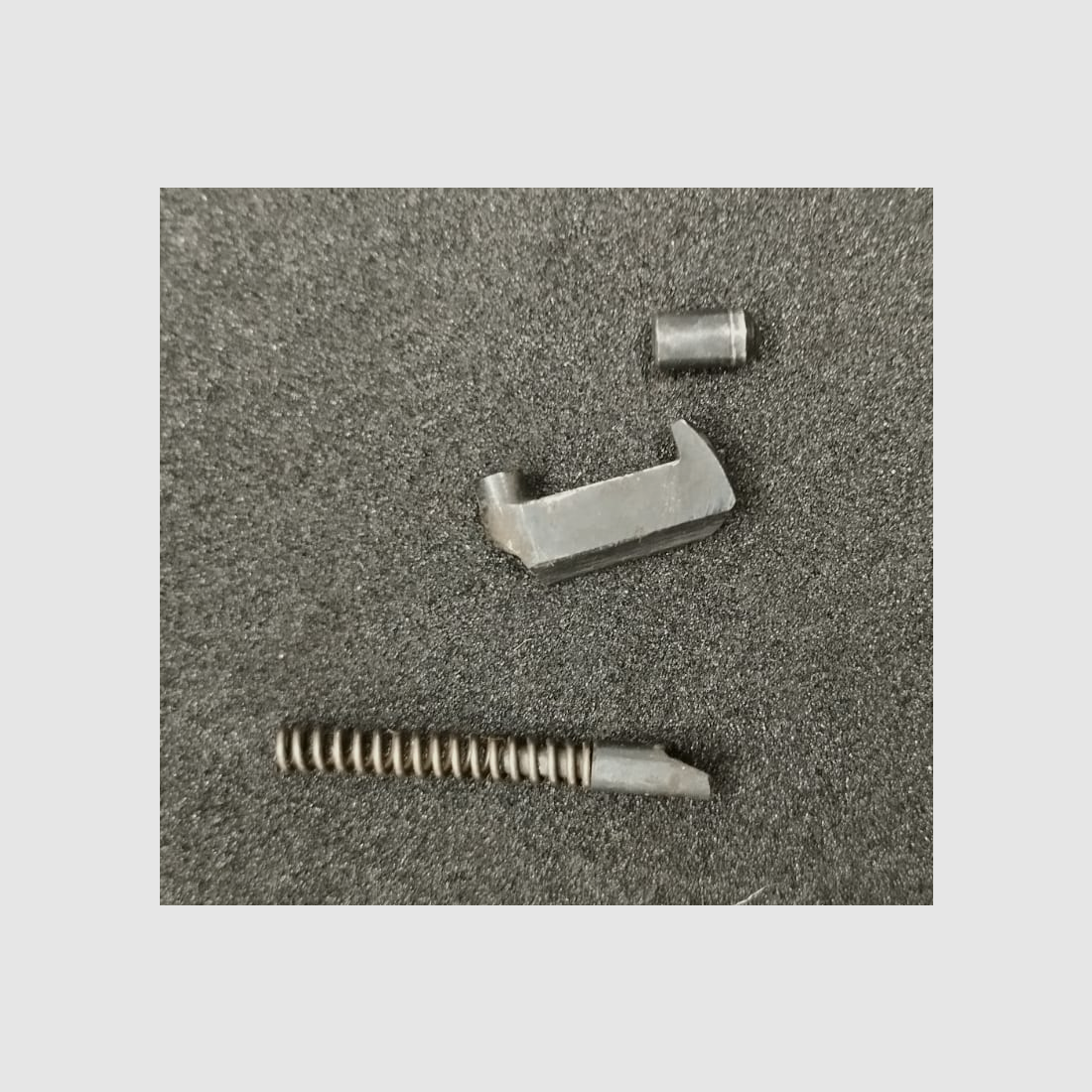 AUSZIEHER MIT FEDER UND STIFT FEG BROWNING 7,65