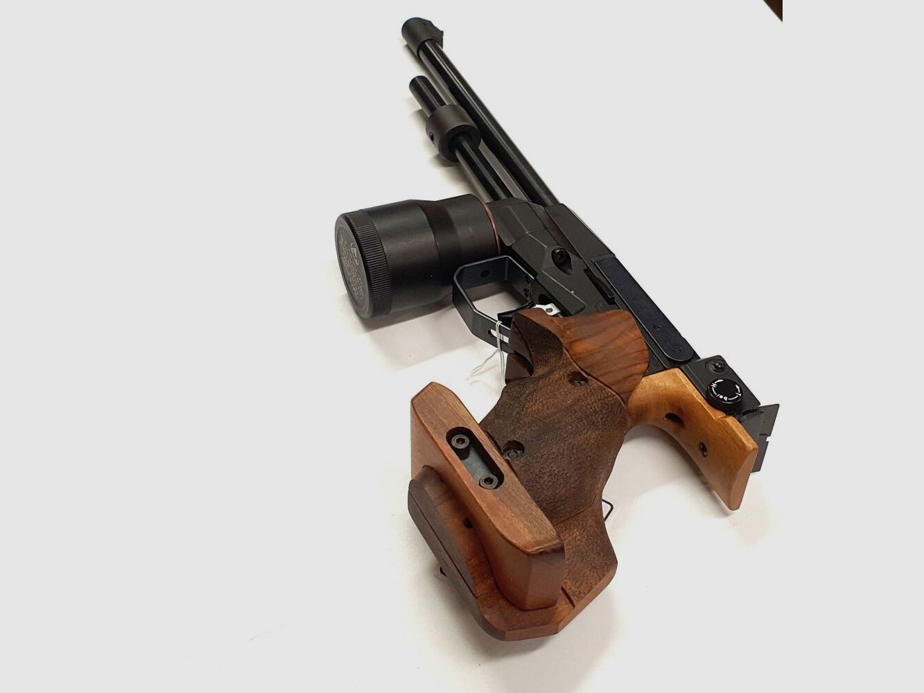 Pistola CO2 Feinwerkbau Mod. C25 calibre 4,5mm diabolo, F en pentágono con maletín y accesorios, izquierda