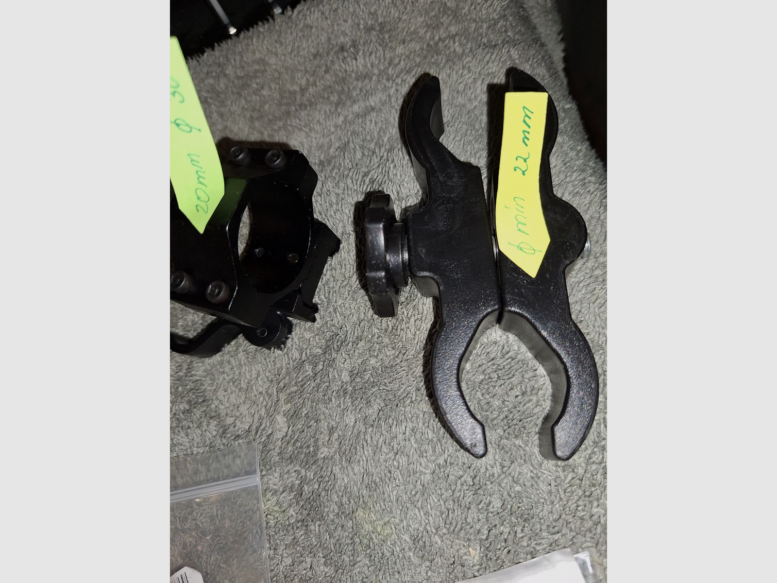 diverse Waffenteile und Zubehör