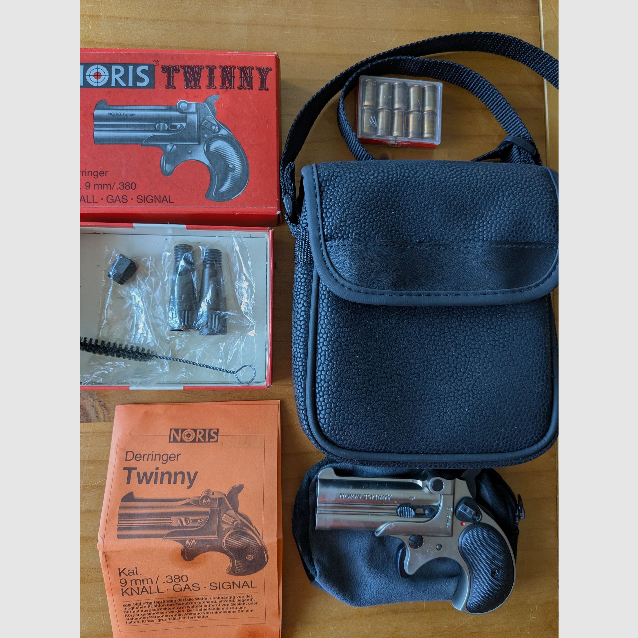 Noris Twinny Derringer Kal.9 mm Knall mit Zubehör, neuwertig