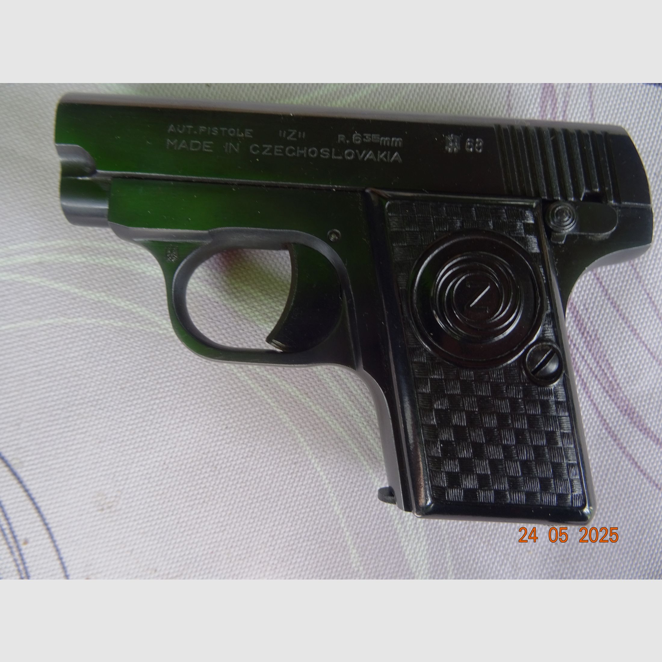 Pistola de bolsillo checa cal. 6,35 mm, usada, en buen estado