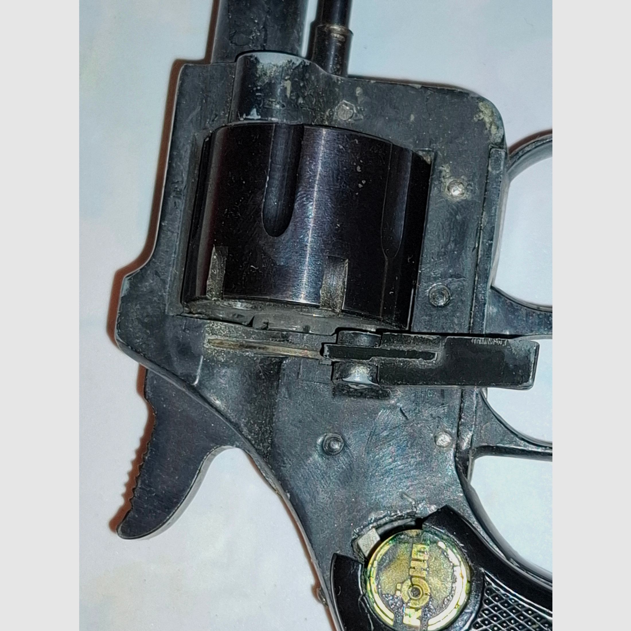 4 pistolets/ revolvers à blanc