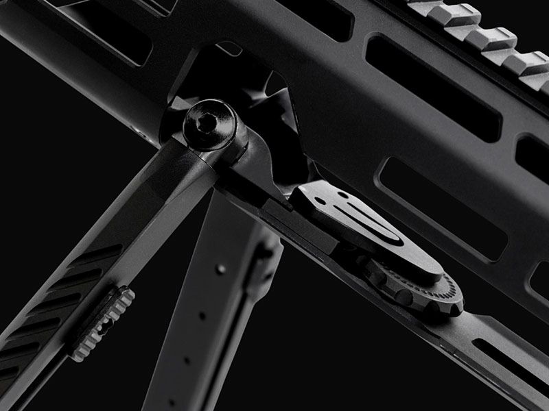 BLK LBL AR15 handguard with integrated bipod