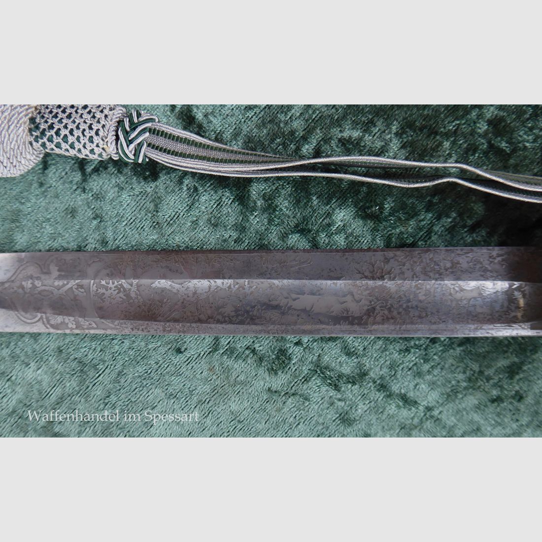 Stag knife with a guard vessel in ornate design from the time of World War II.