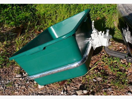 Porta posteriore con chiusura a vite pieghevole e vaschetta per selvaggina