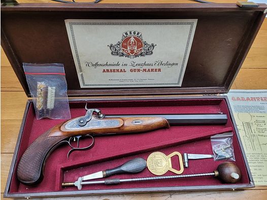 Pistola de percusión Match Siber – Fabricación Hege – Caja original con herramientas – Tiro de precisión suizo cal. 33 – Molde incluido – Gatillo de tipo stecher – ¡Nuevo!