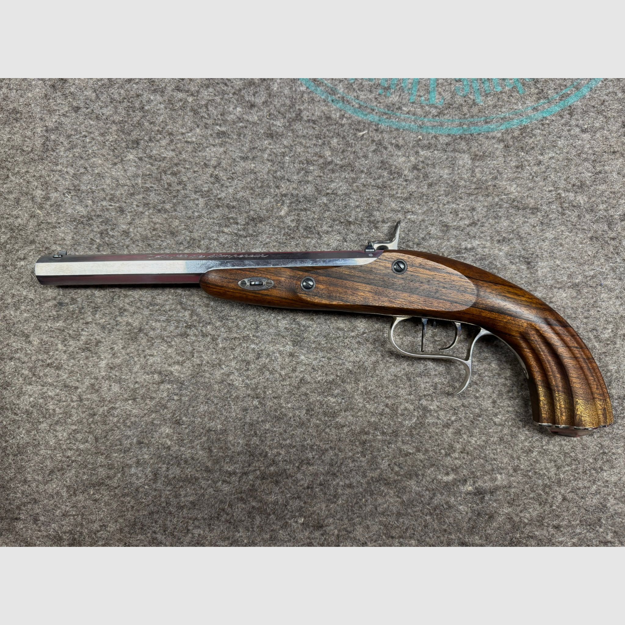   Konvolut für Vorderlader,  2 Pistolen und Zubehör 