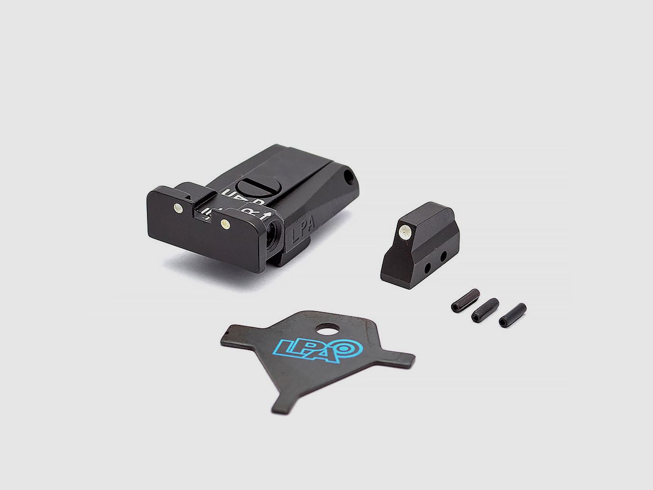 LPA SPR98BE30 Adjustable Riflescope for BERETTA 92 96 98 M9 with White Dots, image 1 of 3