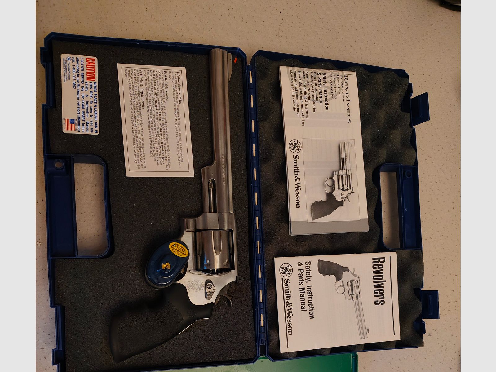 Smith & Wesson 629 , 44 Magnum