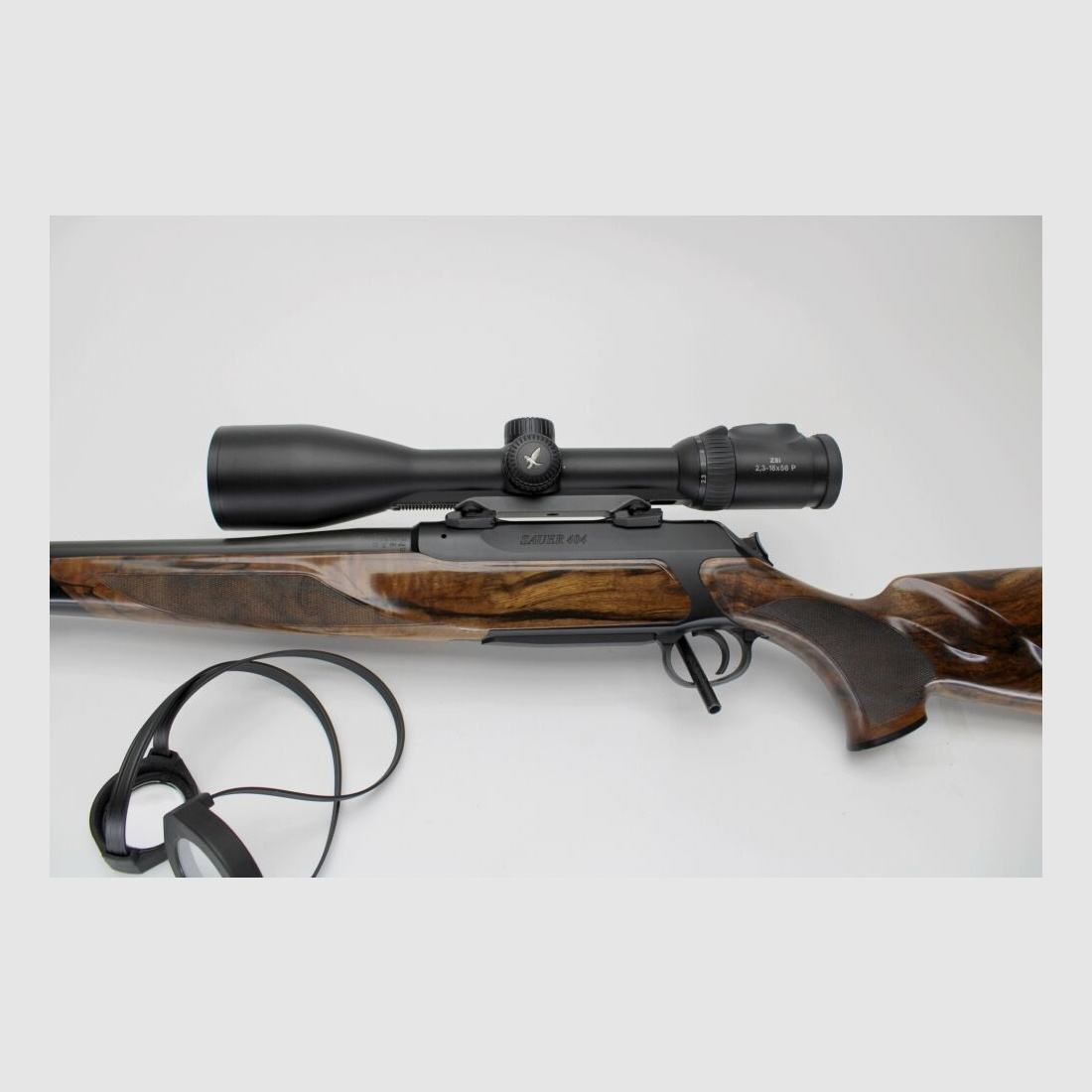 Rep Büchse Sauer 404 Elegance Kal. .30-06 mit SD und Swarovski Z8i 2,3-18x5 Pfandversteigerung 17.7.25
