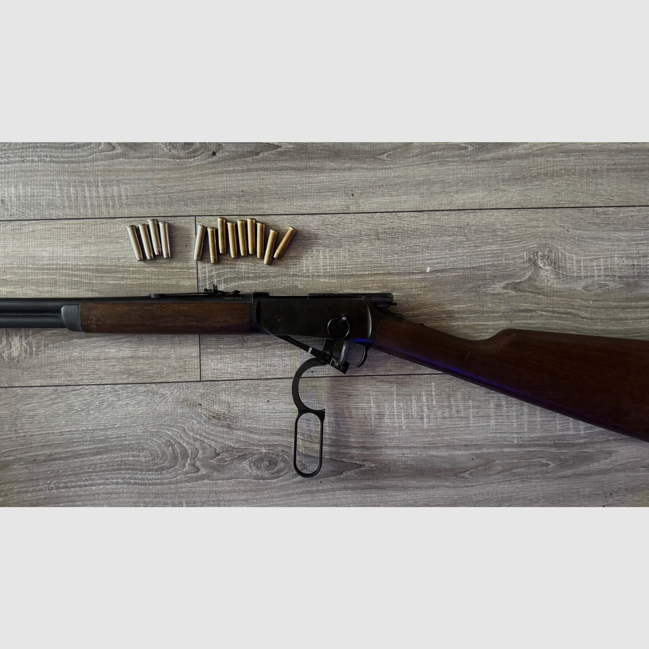 Umarex Legends Cowboy Rifle 4,5 mm bois véritable – État impeccable, fraîchement nettoyé, énorme ensemble incluant des douilles, des Hornets et des fléchettes (VB)