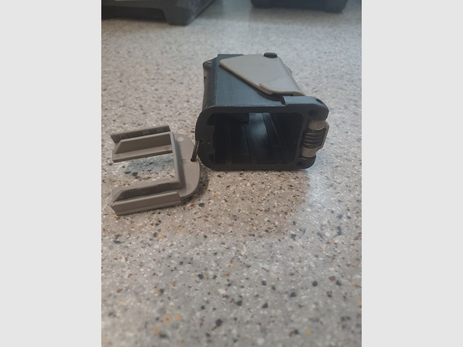 MAGLULA Speedloader/Magazinlader22UpLULA Pistol Mag Loader 62B22lr doppelreihige und  einreihige Magazine