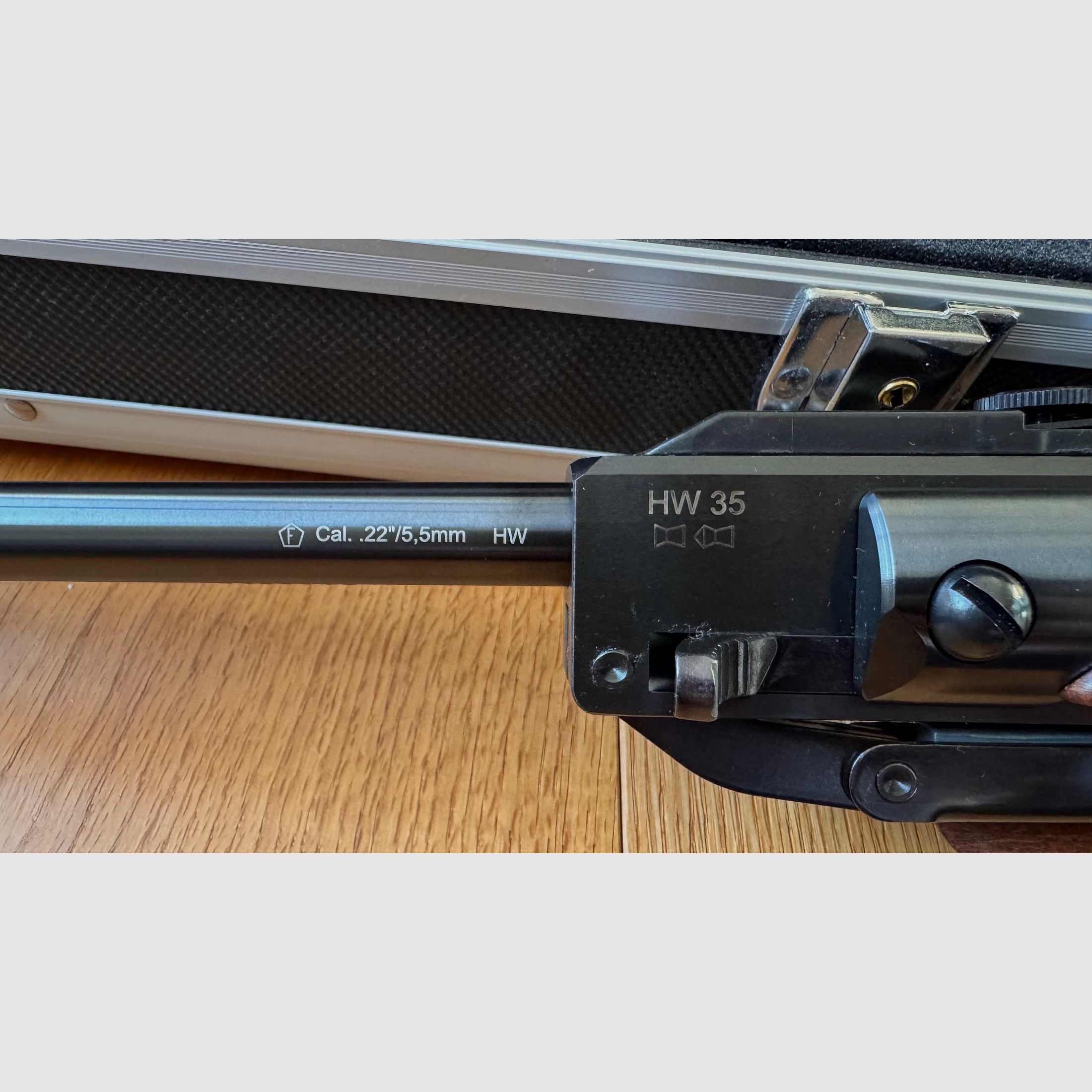 Weihrauch HW 35 F 5,5 mm + Hawke Vantage 2–7x32 AO Mil Dot + Koffer