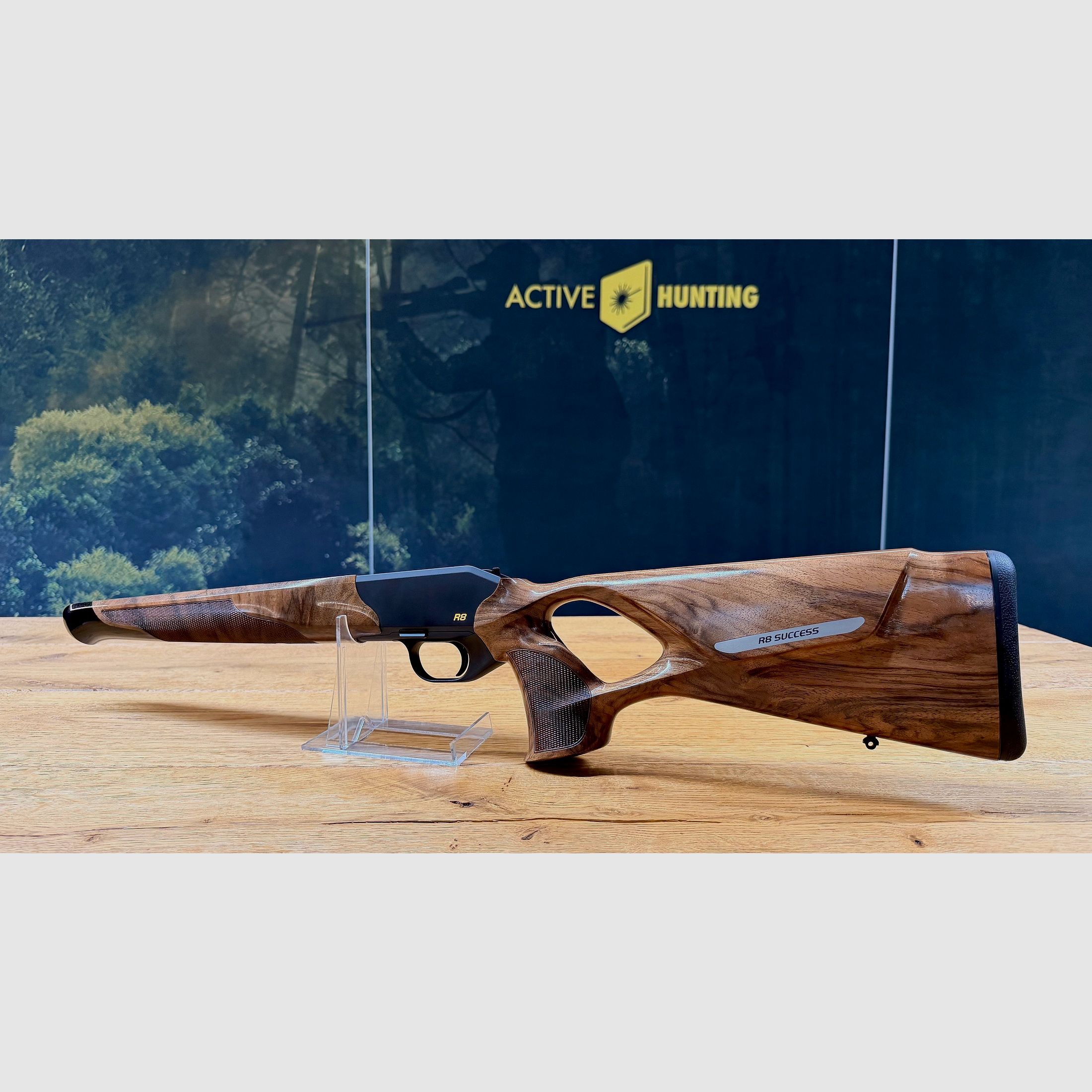 Blaser R8 Success Schäftung / Holzklasse 4 / R8 Logo in Gelb / top Holz absolute Gelegenheit
