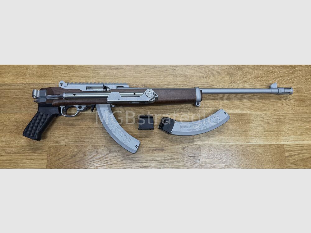 Ruger 10/22 met A-Team kolf systeem / loop en 2x Ruger BX-25 magazijnen cerakote zilver gecoat / loopdraad 1/2"x28UNEF