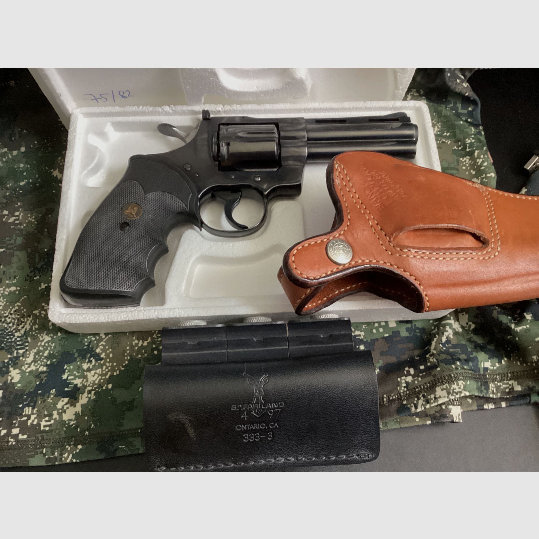 Colt Python .357 Magnum / .38 Special, 4 inch, année 1982 – Royal Blue, complet avec accessoires, image 2 sur 4