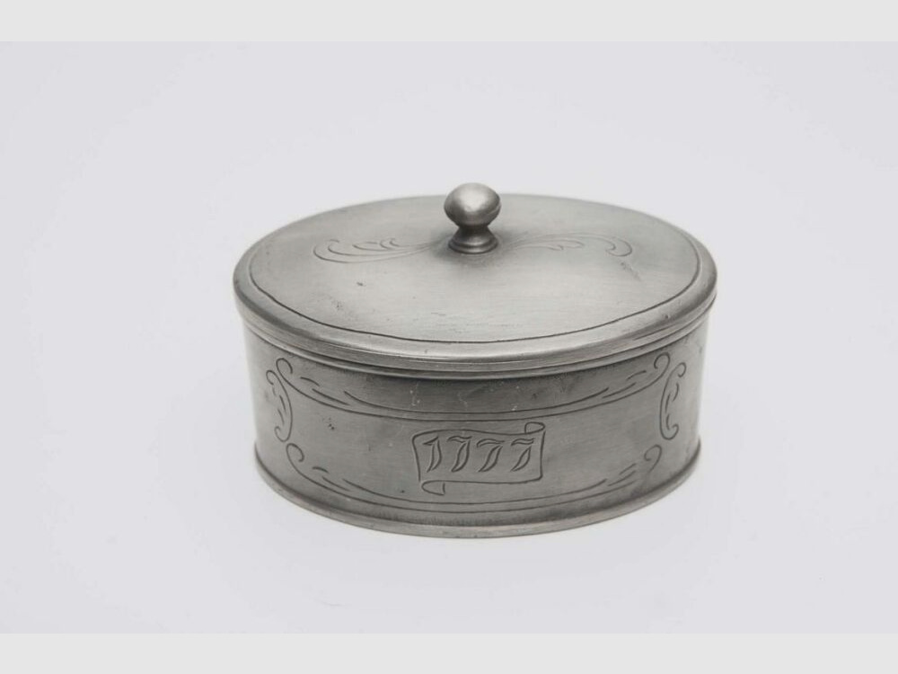 antique tin box hunting jewelry decoration