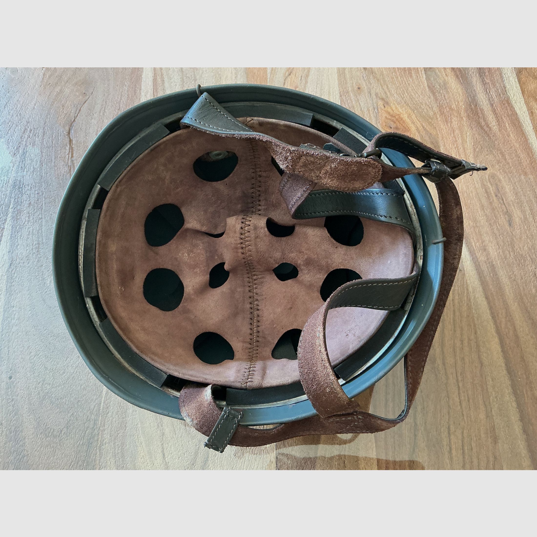 Deutscher Fallschirmjäger - Helm M38 im Camo - Finish 1944 Rauhtarn 