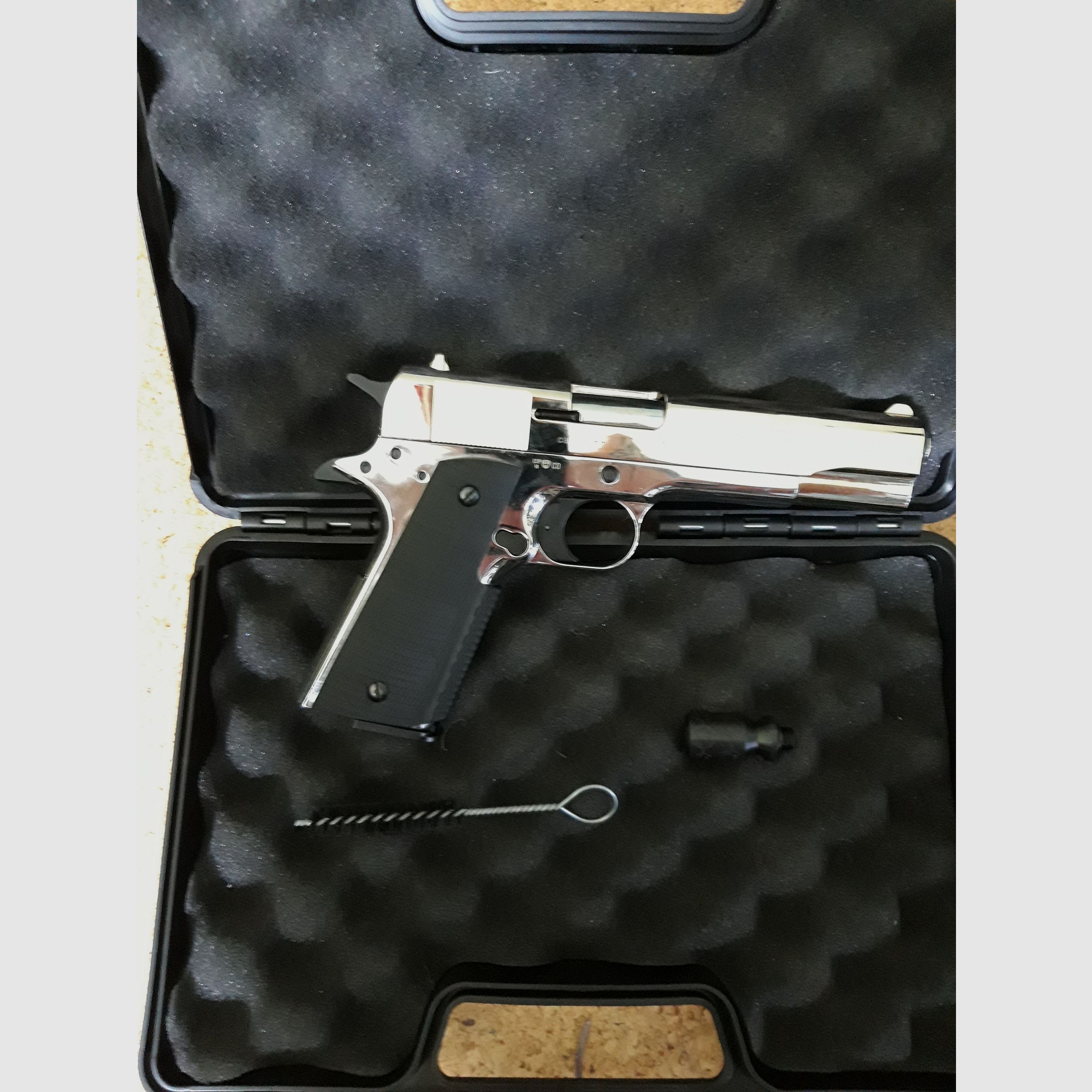 Colt Government Voll Verchromte 1911 in 9MM P.A.K 