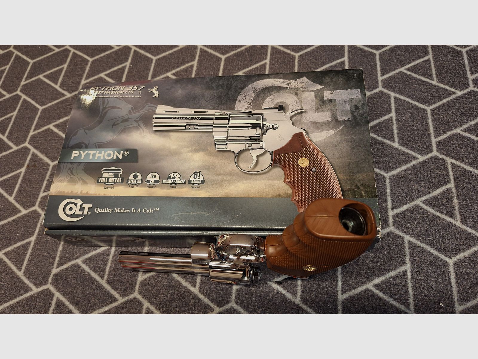 Colt Python 4" / Całość metalowa chromowana / 4,5 mm BB / CO2