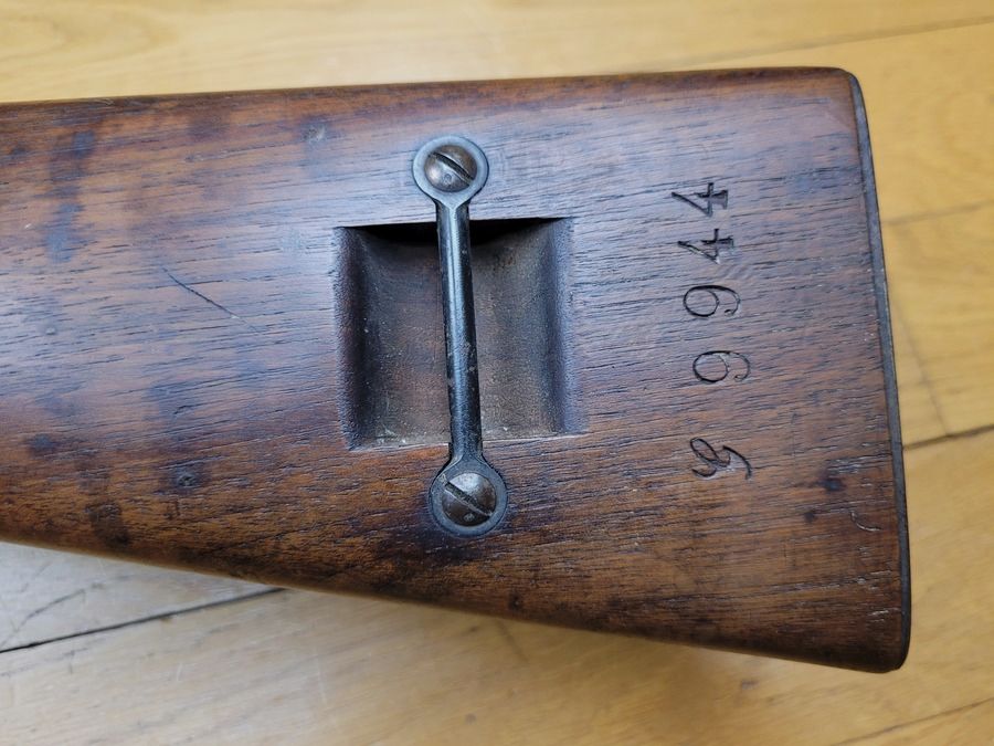 Rarissime et magnifique carabine de cavalerie Berthier 1890 » 2°type » – en trois coups et calibre d&rsquo;origine 8×51 – quasi toutes disparues par passage au standard 1916 et suivants – configuration 100% d’origine – intégralement monomatricule jusqu&rsquo;à la baguette – État muséal !, image 24 sur 30
