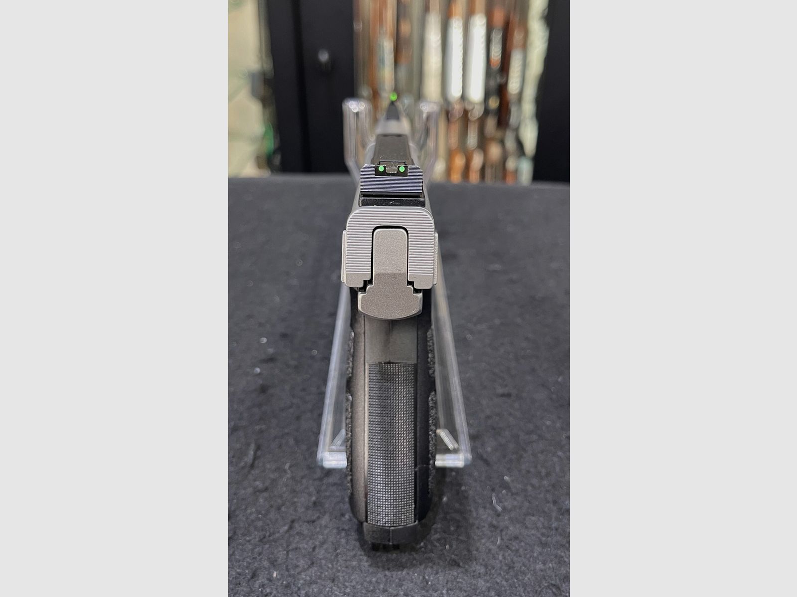 Smith & Wesson SW22 Victory, image 10 of 11