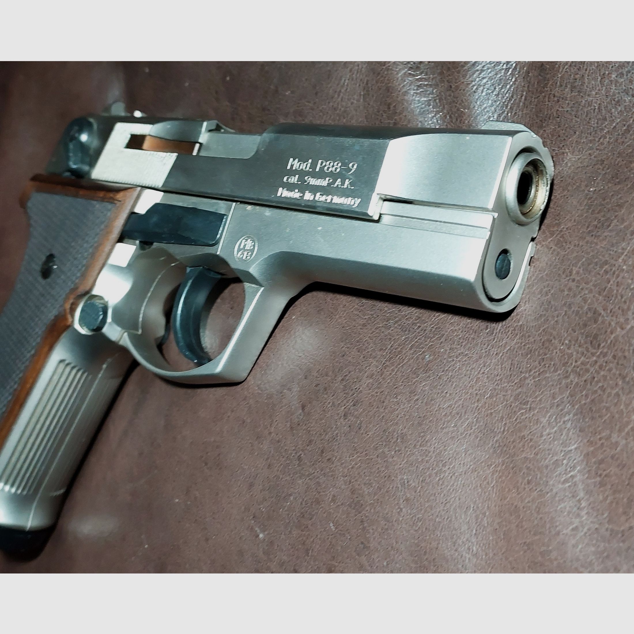 Walther P88 Schreckschuss Pistole 9mm P.A.K. Nickel Holzgriffe (PTB 613) Prachtstück!