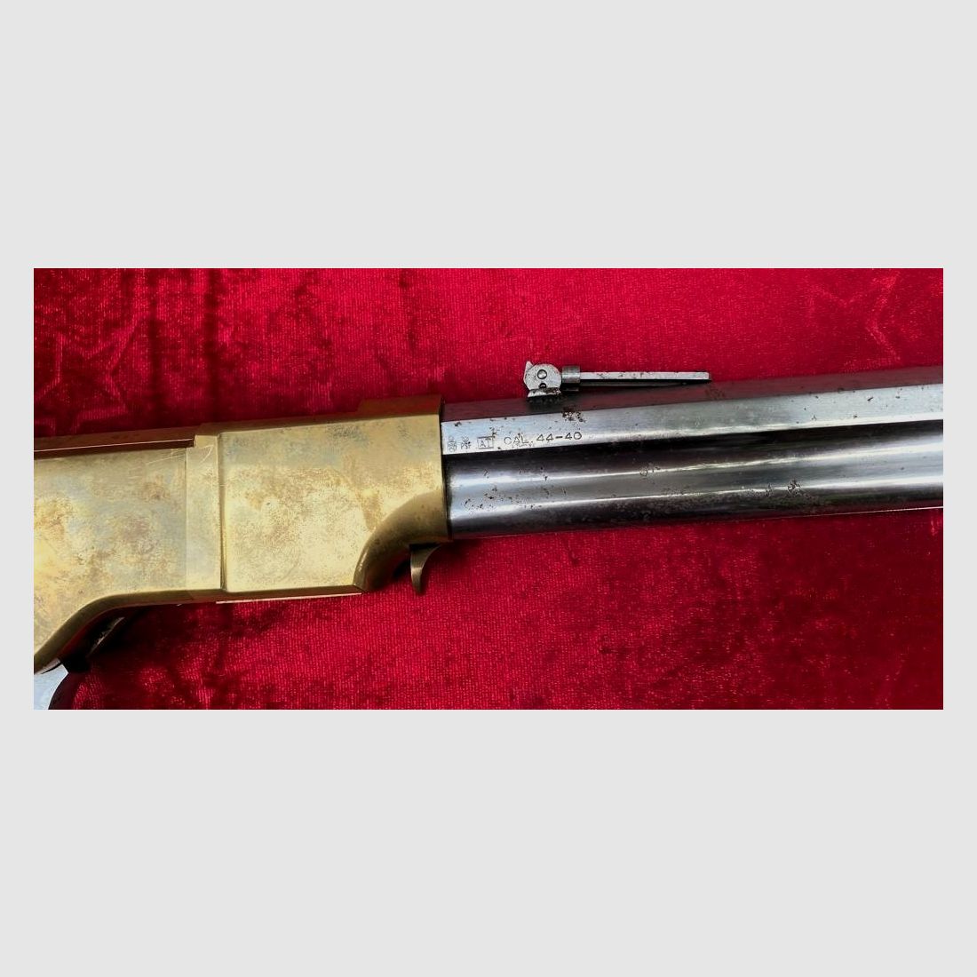 HEGE Uberti 1860 Henry Sonderserie mit Messingsystem und Lauf in White Finish Carbine Kal. 44/40 One of One Thousand 
