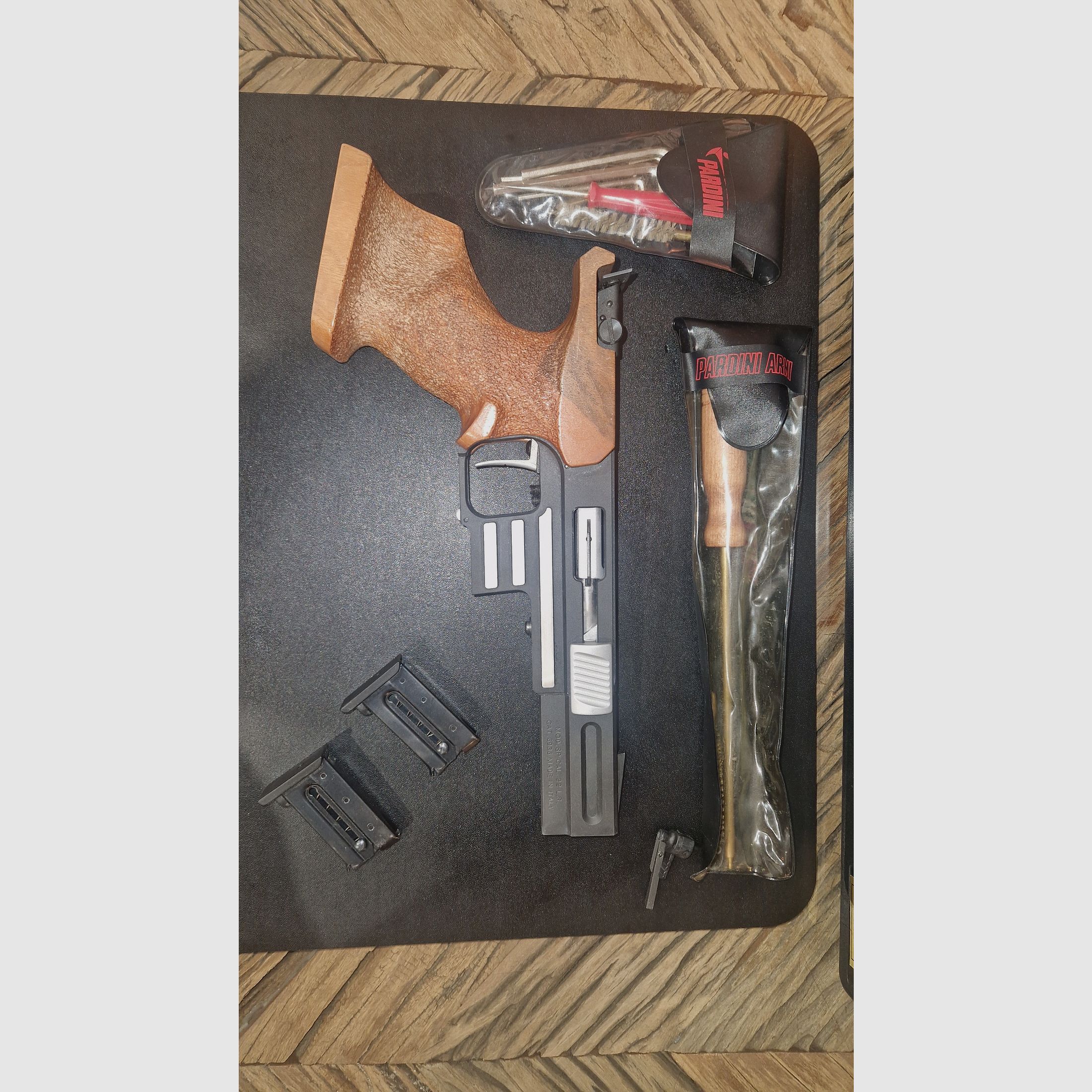 Pardini SP .22 lr. Matchpistool – 2 magazijnen – originele koffer – zeer goed onderhouden